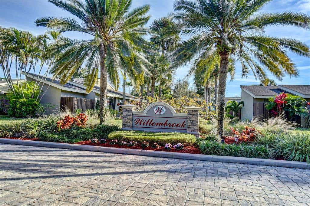 Photo of 294 Meadows Drive, Boynton Beach, FL 33436 (MLS # R10688204)