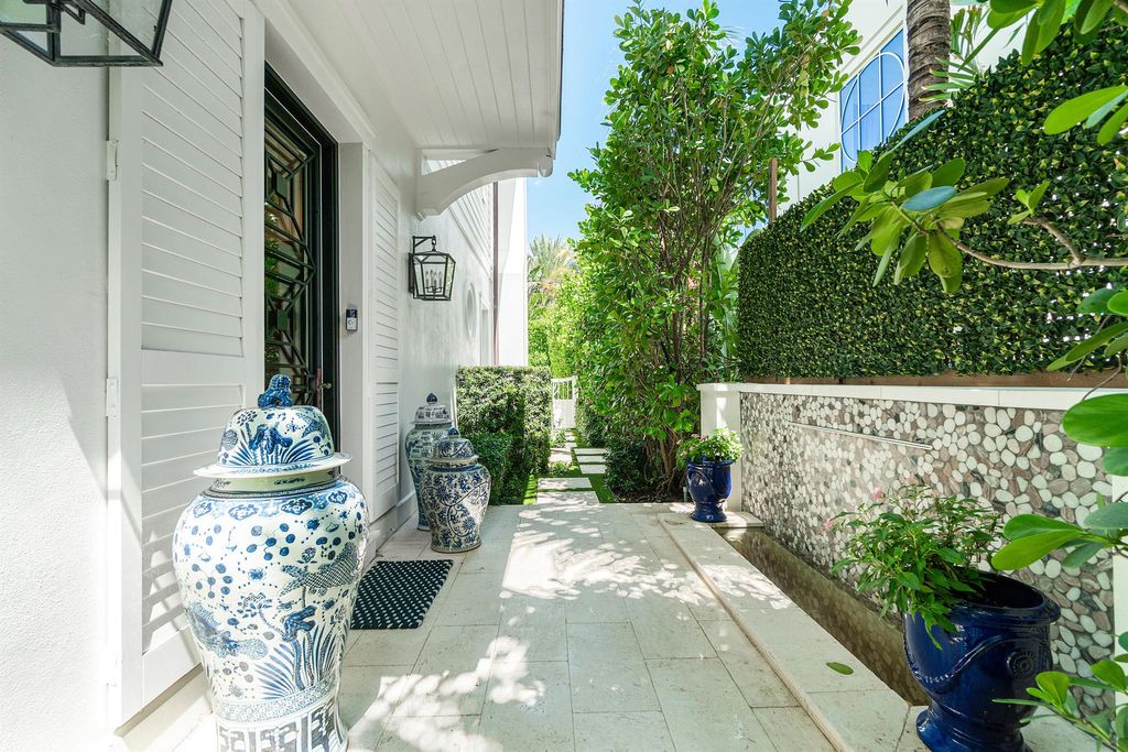 Photo of 449 Australian Avenue, Palm Beach, FL 33480 (MLS # R11123245)