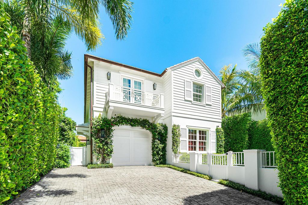 Photo of 449 Australian Avenue, Palm Beach, FL 33480 (MLS # R11123245)