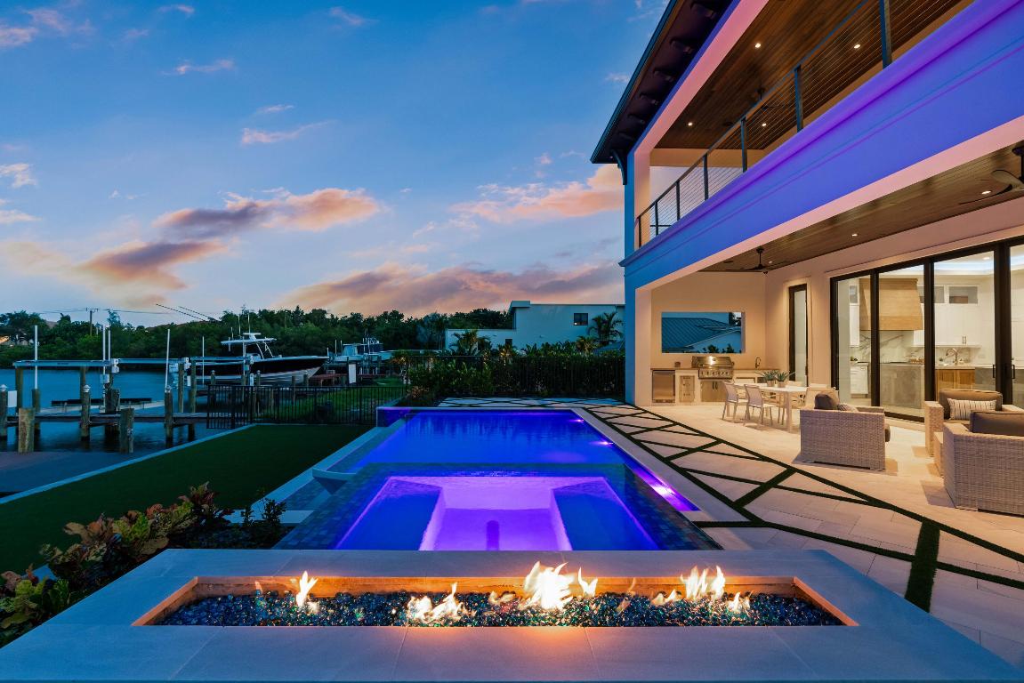 PIRATES COVE - Residential