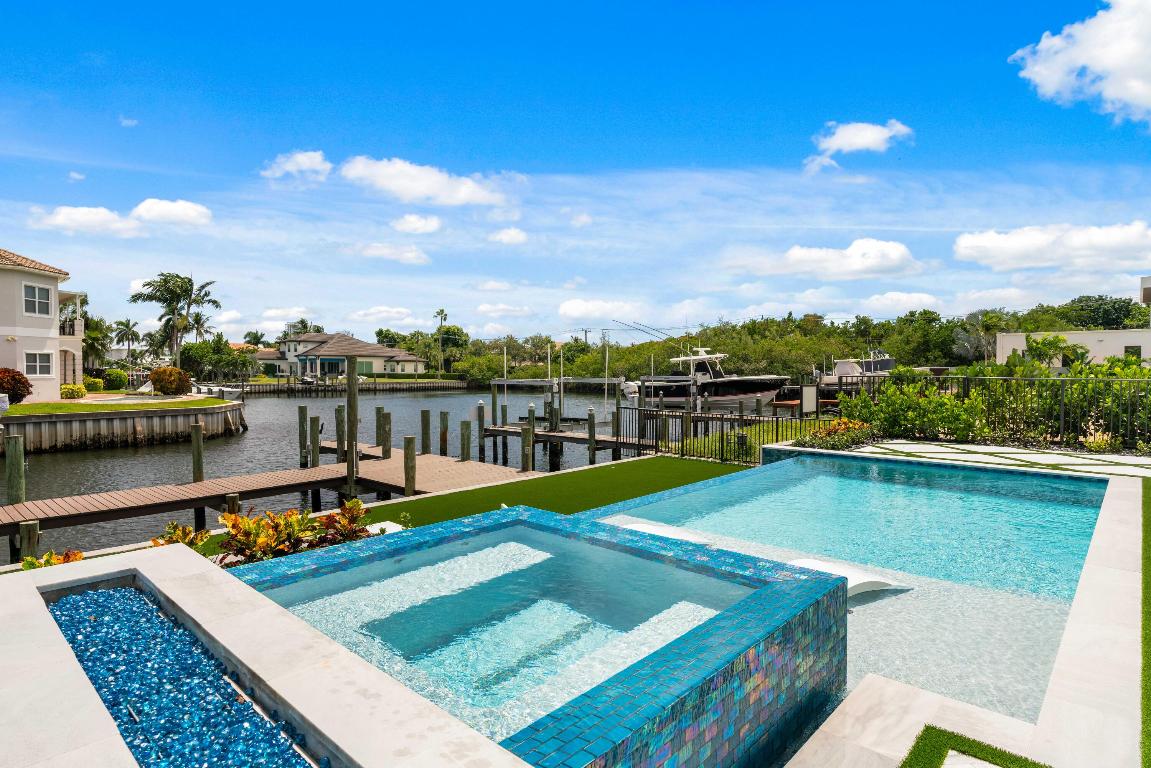 PIRATES COVE - Residential