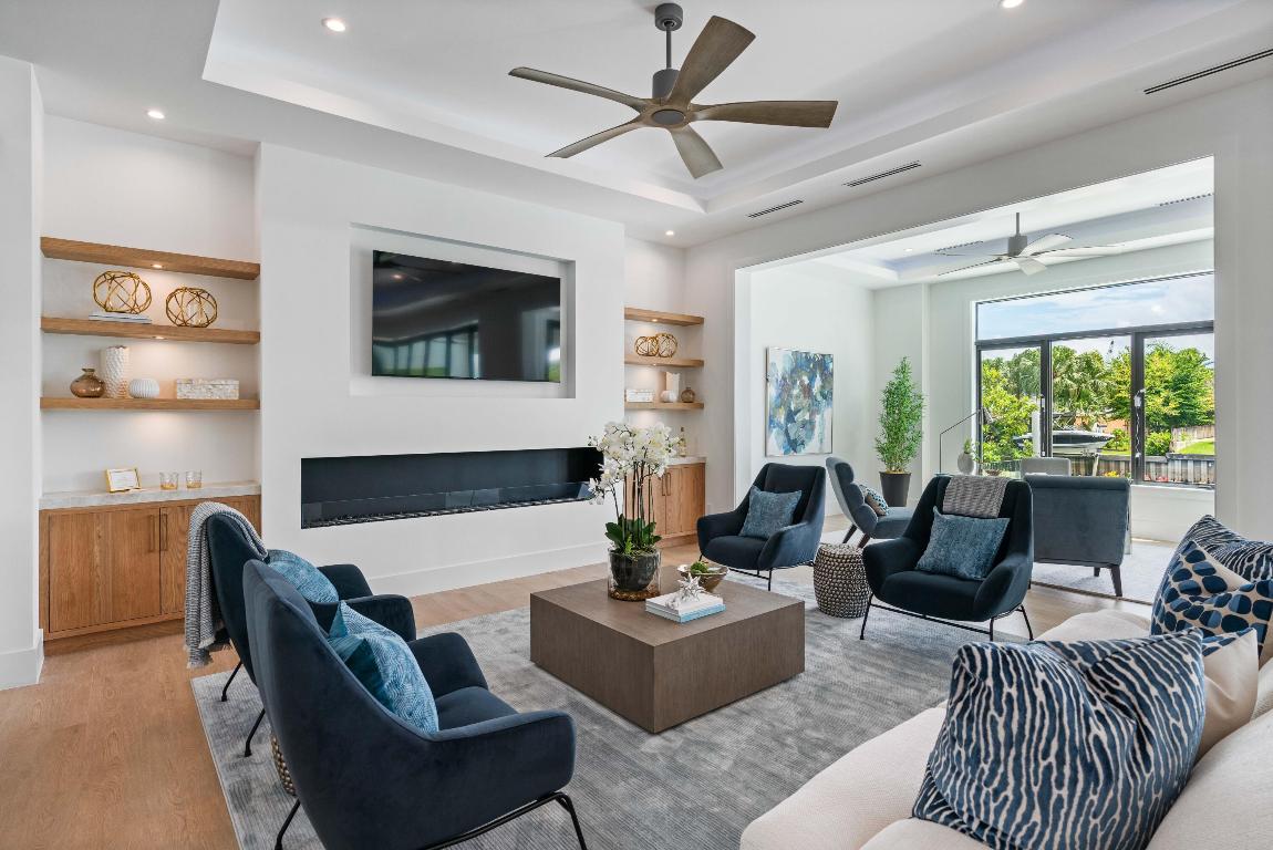 PIRATES COVE - Residential