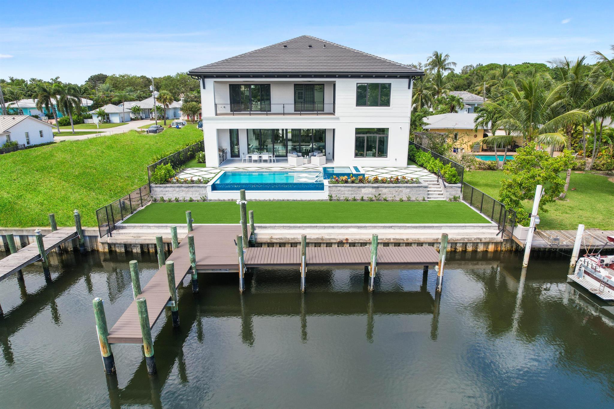 PIRATES COVE - Residential