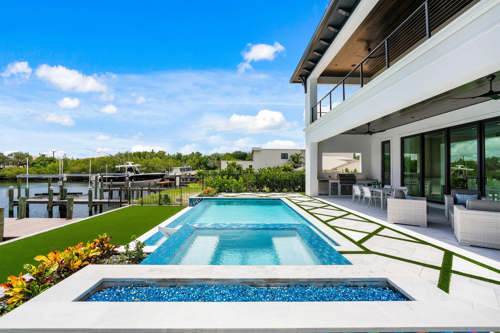 PIRATES COVE - Residential