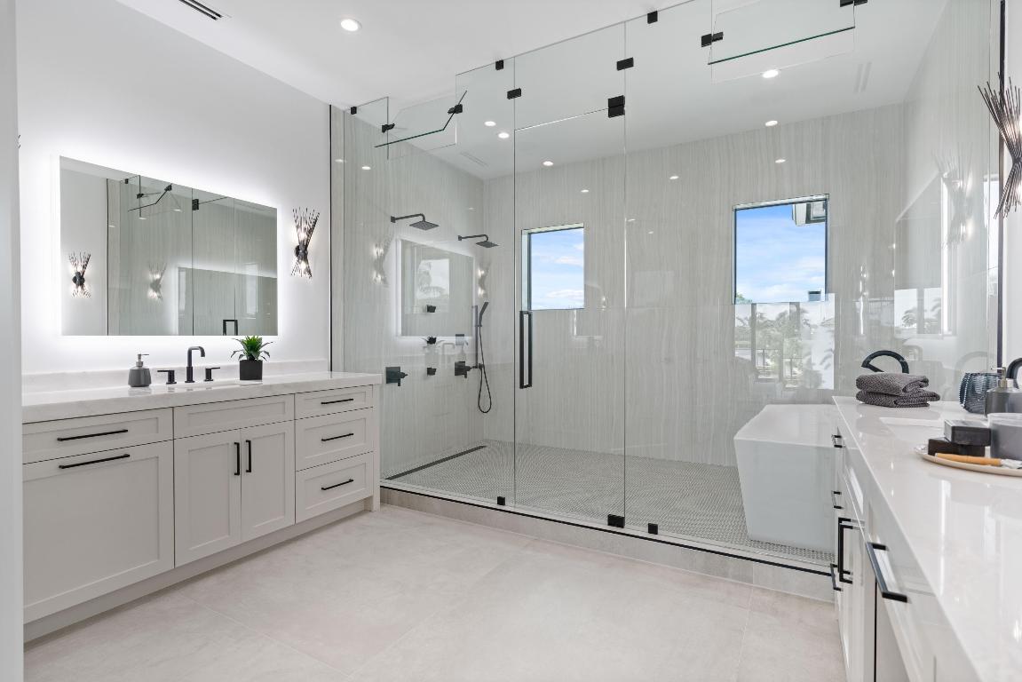 PIRATES COVE - Residential