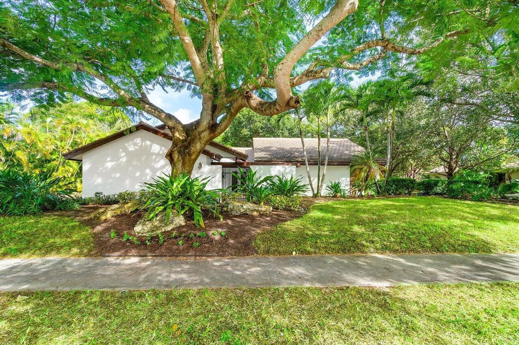 Photo of 2423 NW Timbercreek Circle NW, Boca Raton, FL 33431 (MLS # R11033320)
