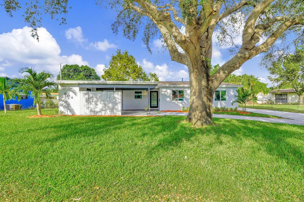 Photo of 904 Lighthouse Drive, North Palm Beach, FL 33408 (MLS # R10933722)