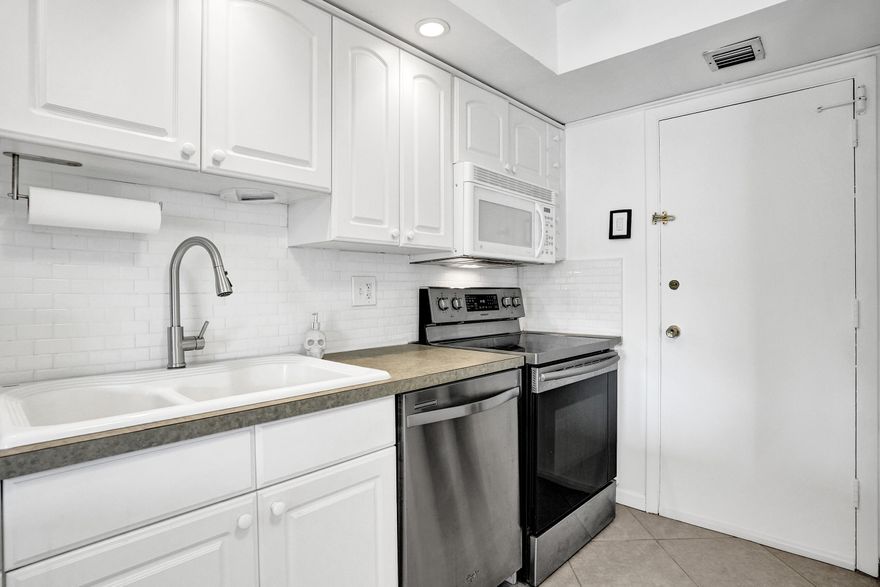 Lovely spacious and bright unit. Enjoy water views from your balcony facing east. This very comfortable unit has walking closet, Large kitchen and extra storage unit. Prime location close to beach, Gulfsteam Park, shopping and restaurants. Building amenities heated pool by water, updated gym, Sauna and Game room. Laundry facilities on every floor. Cable TV included in Maintenance.