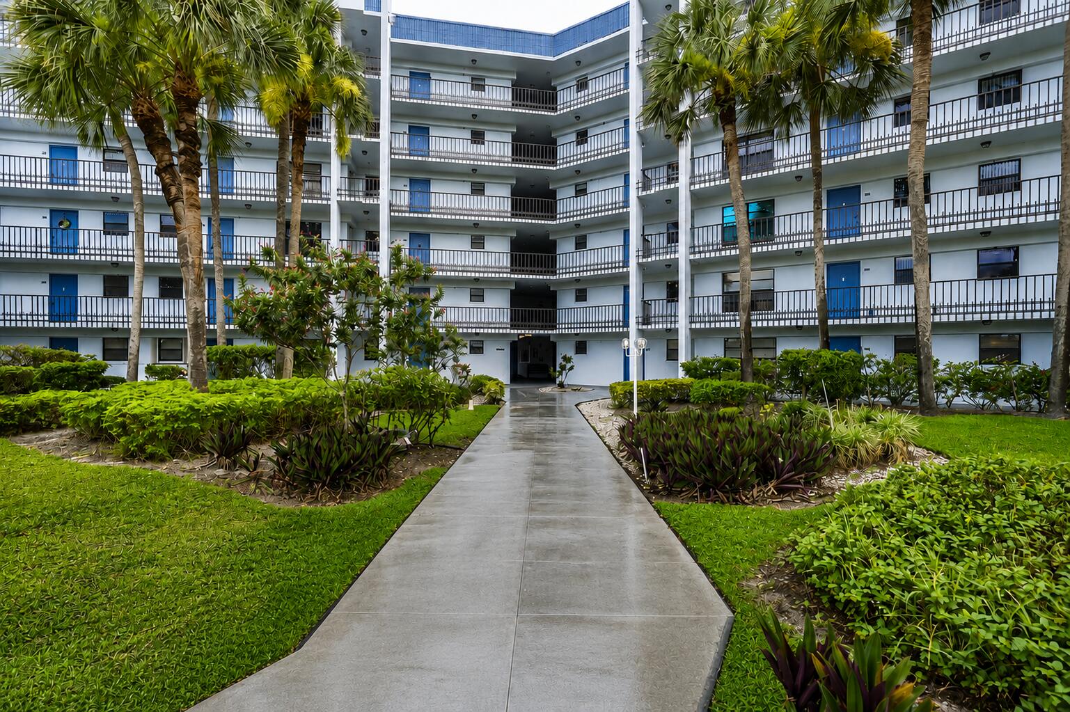 4640 Lucerne Lakes Boulevard W 404