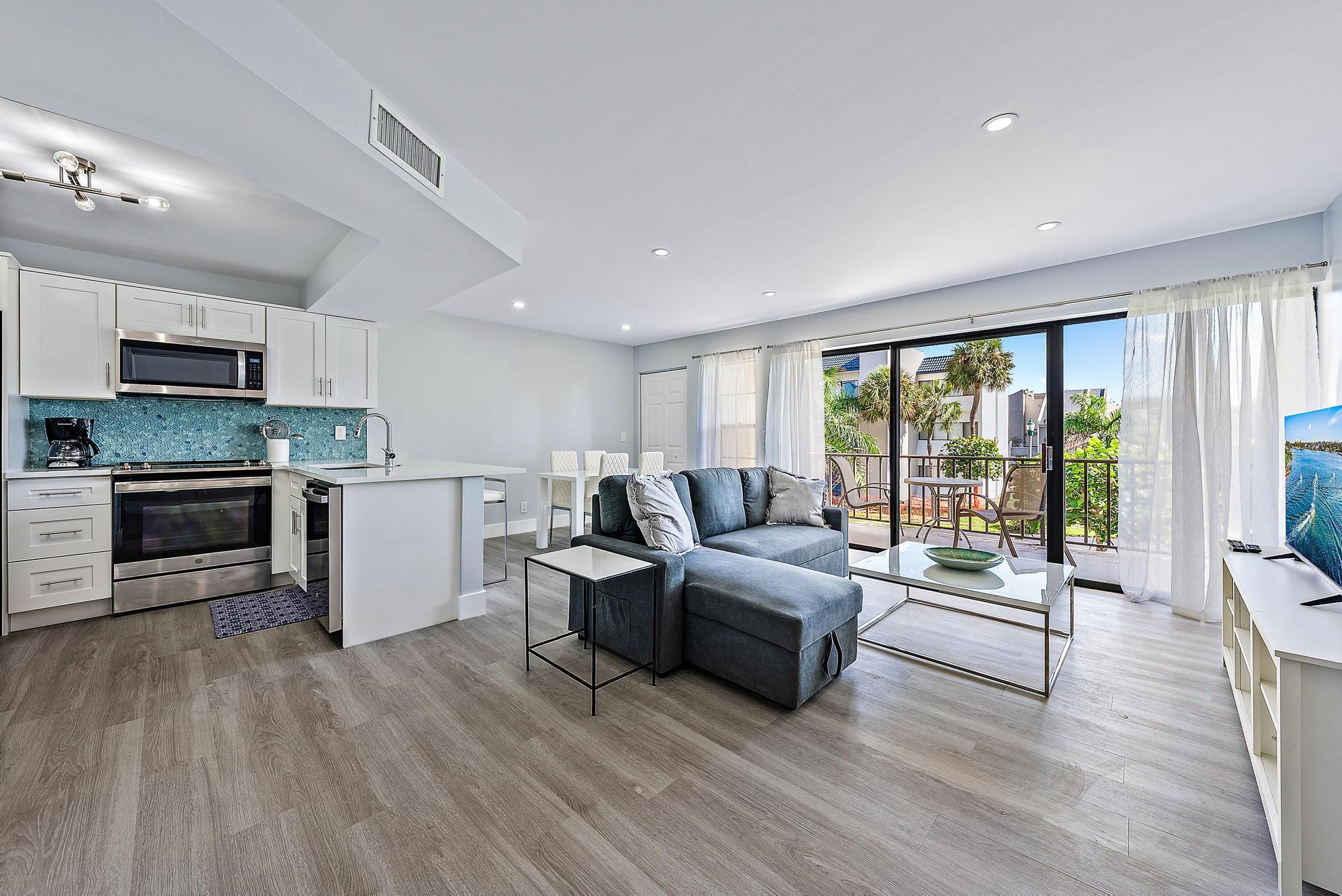 1605 S Us Highway 1 V2-204