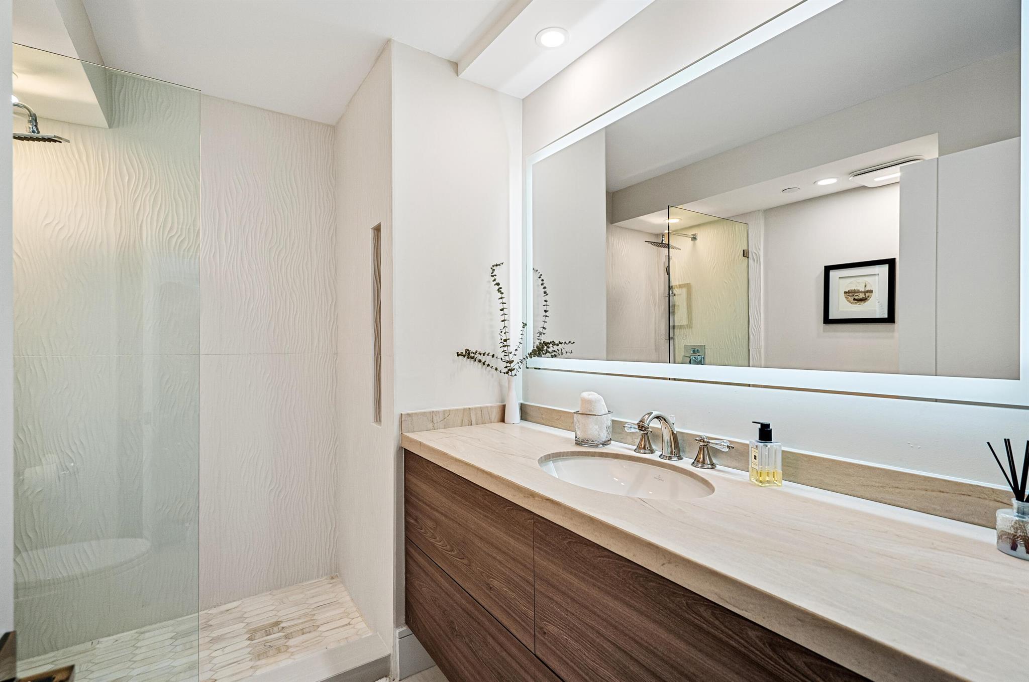 STRATFORD ARMS CONDO - Residential