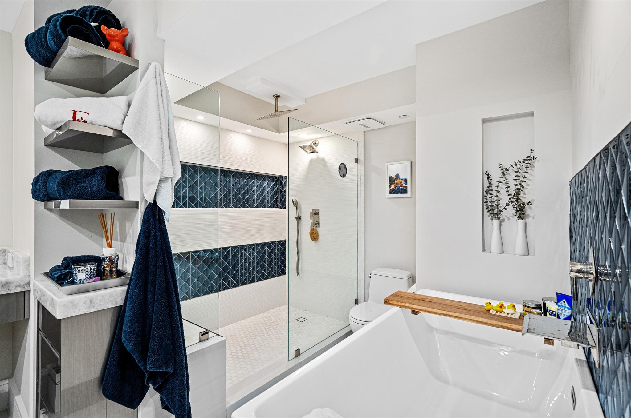 STRATFORD ARMS CONDO - Residential