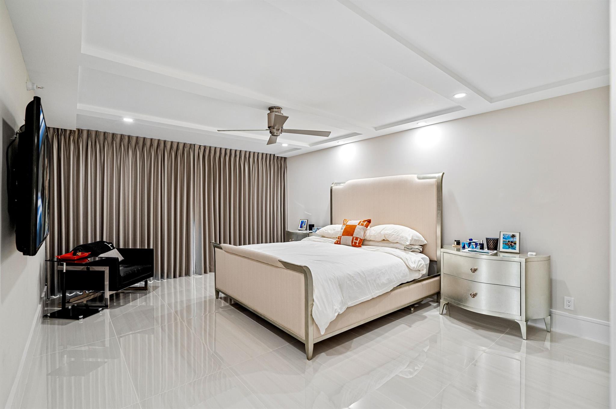 STRATFORD ARMS CONDO - Residential