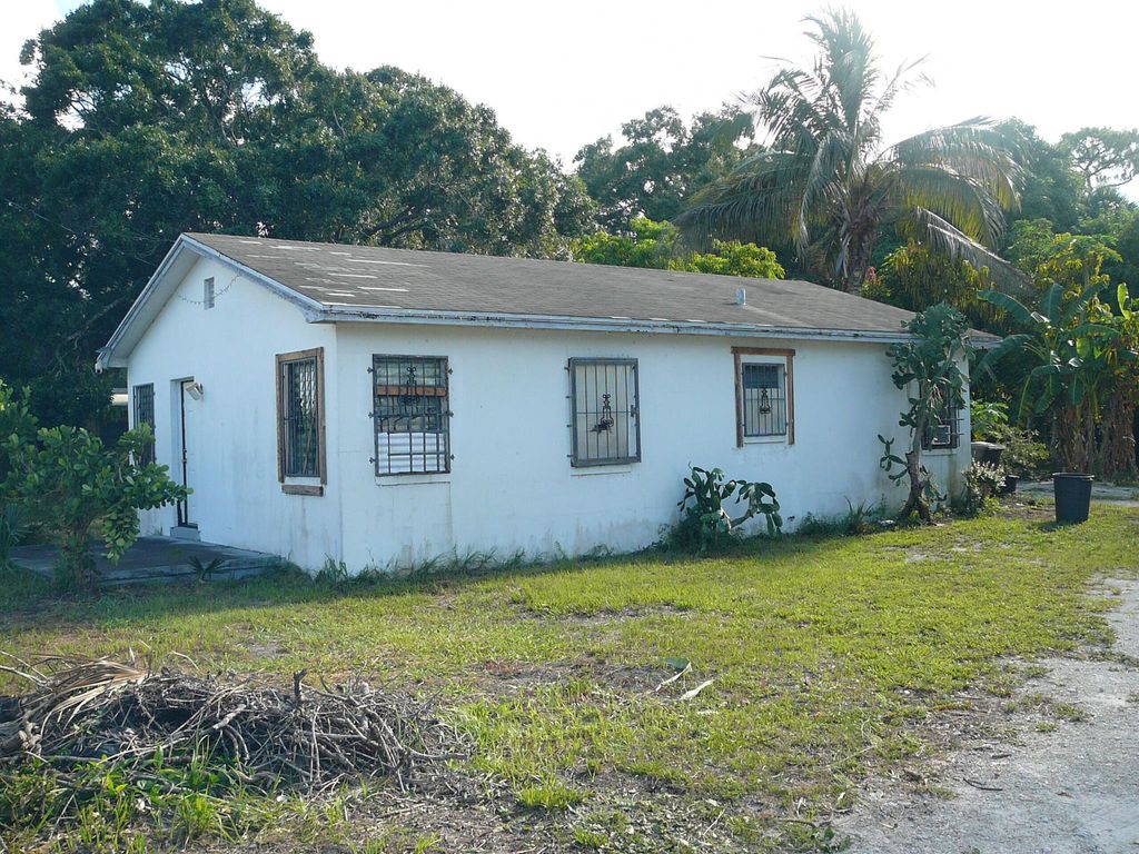Photo of 312 S 25th Street, Fort Pierce, FL 34947 (MLS # R11110204)