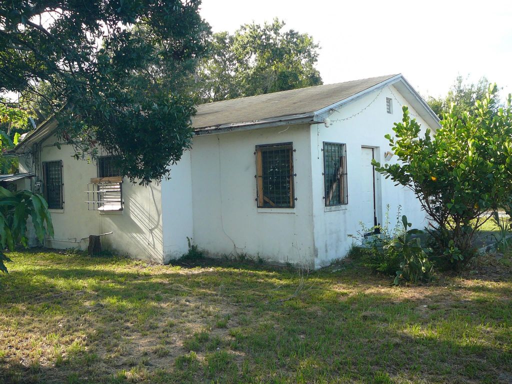 Photo of 312 S 25th Street, Fort Pierce, FL 34947 (MLS # R11110204)