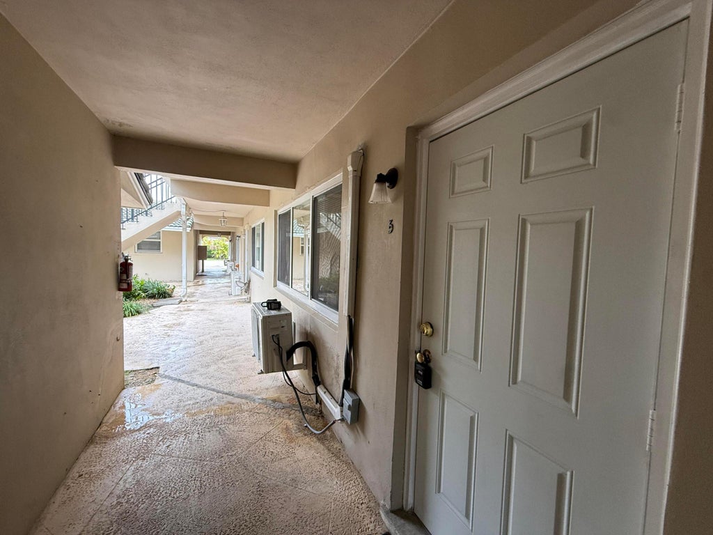 Photo of 909 SE 14TH Court #5, Fort Lauderdale, FL 33316 (MLS # B26077309)