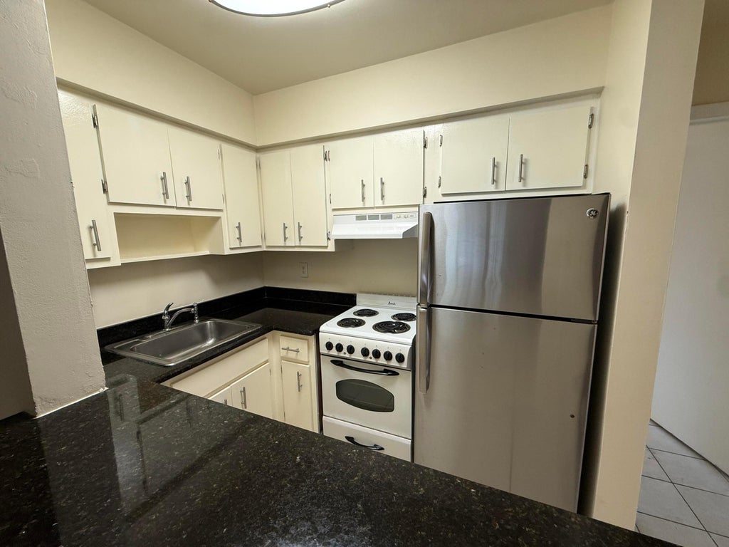 Photo of 909 SE 14TH Court #5, Fort Lauderdale, FL 33316 (MLS # B26077309)