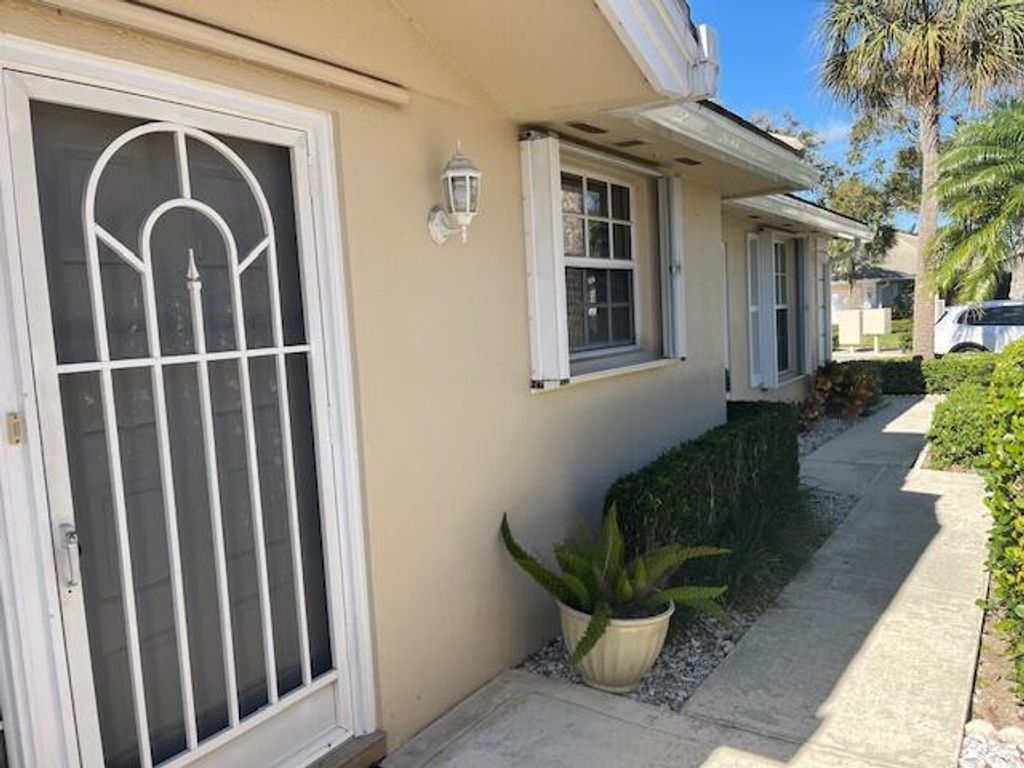 Photo of 4178 Royal Oak Drive, Palm Beach Gardens, FL 33410 (MLS # R10952636)