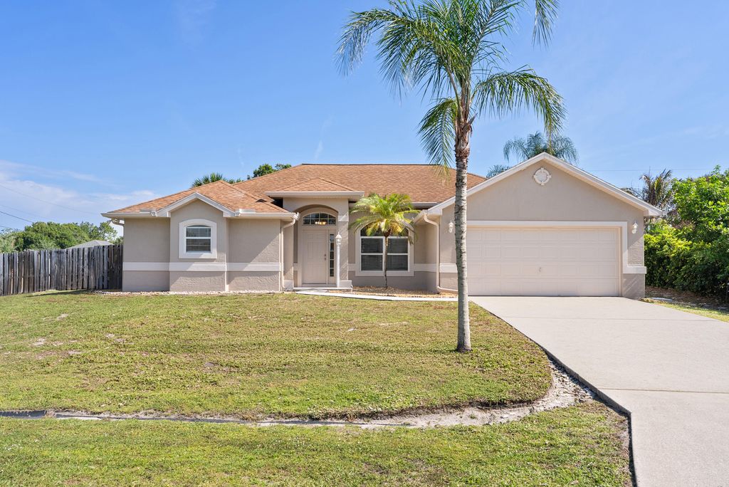 Photo of 1391 SW Bellevue Avenue, Port Saint Lucie, FL 34953 (MLS # B26025614)