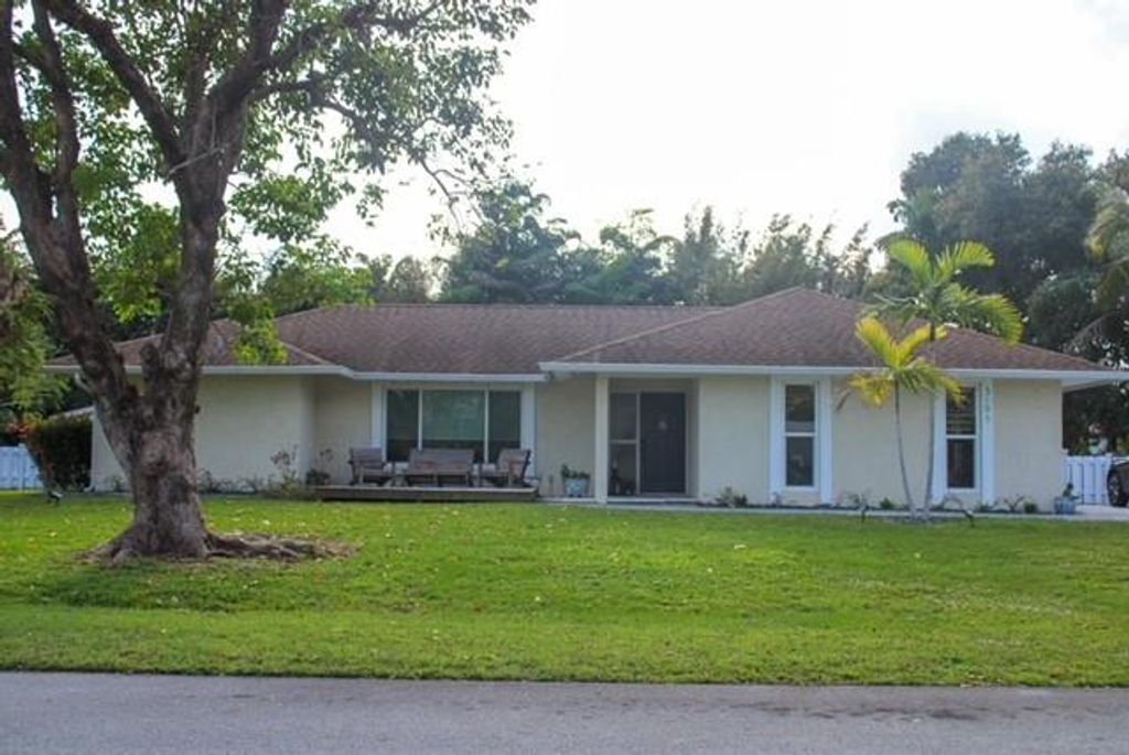 Photo of 3105 SE Glasgow Drive, Stuart, FL 34997 (MLS # F10429562)