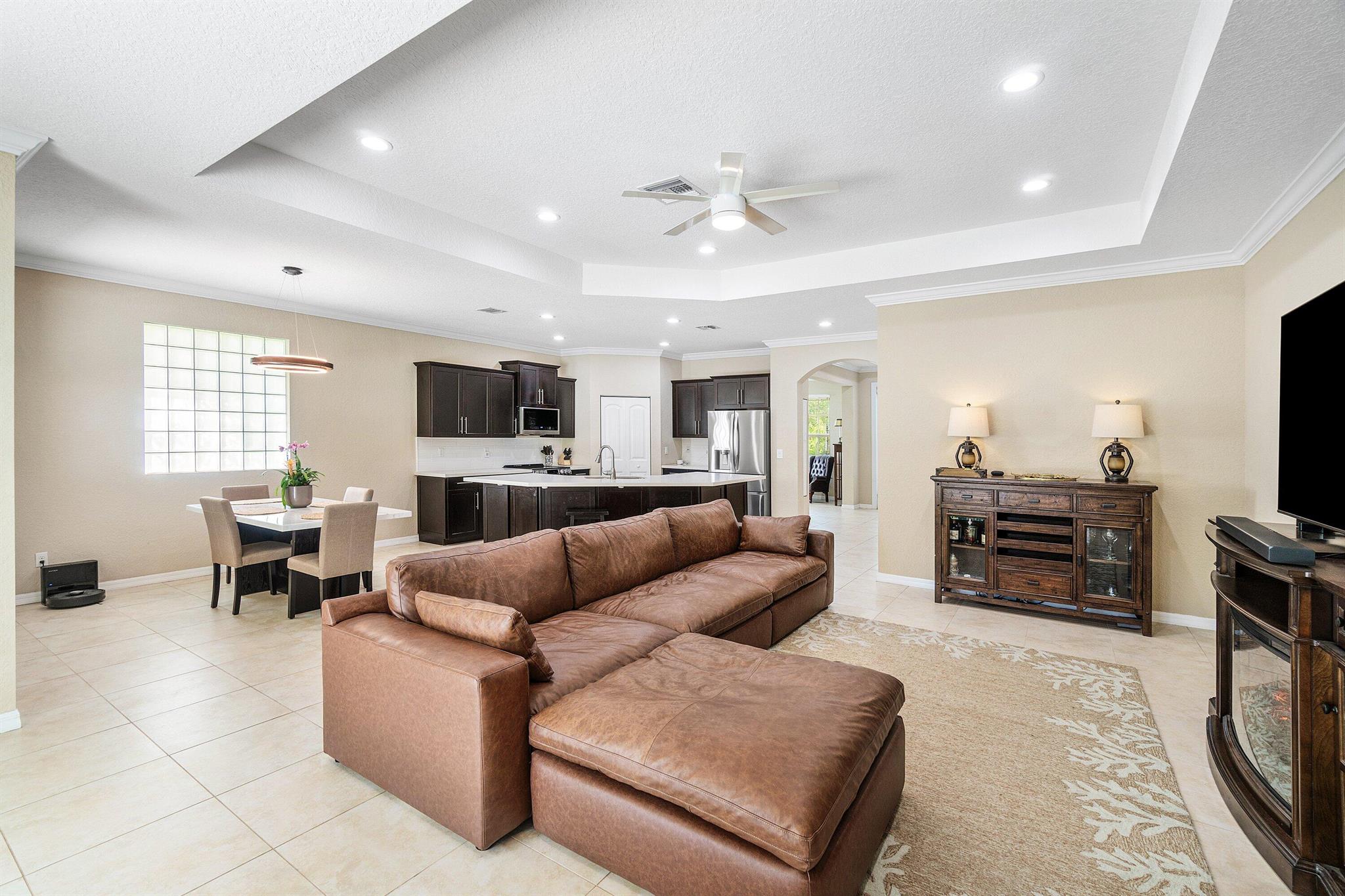 VISTA LAGO - Residential