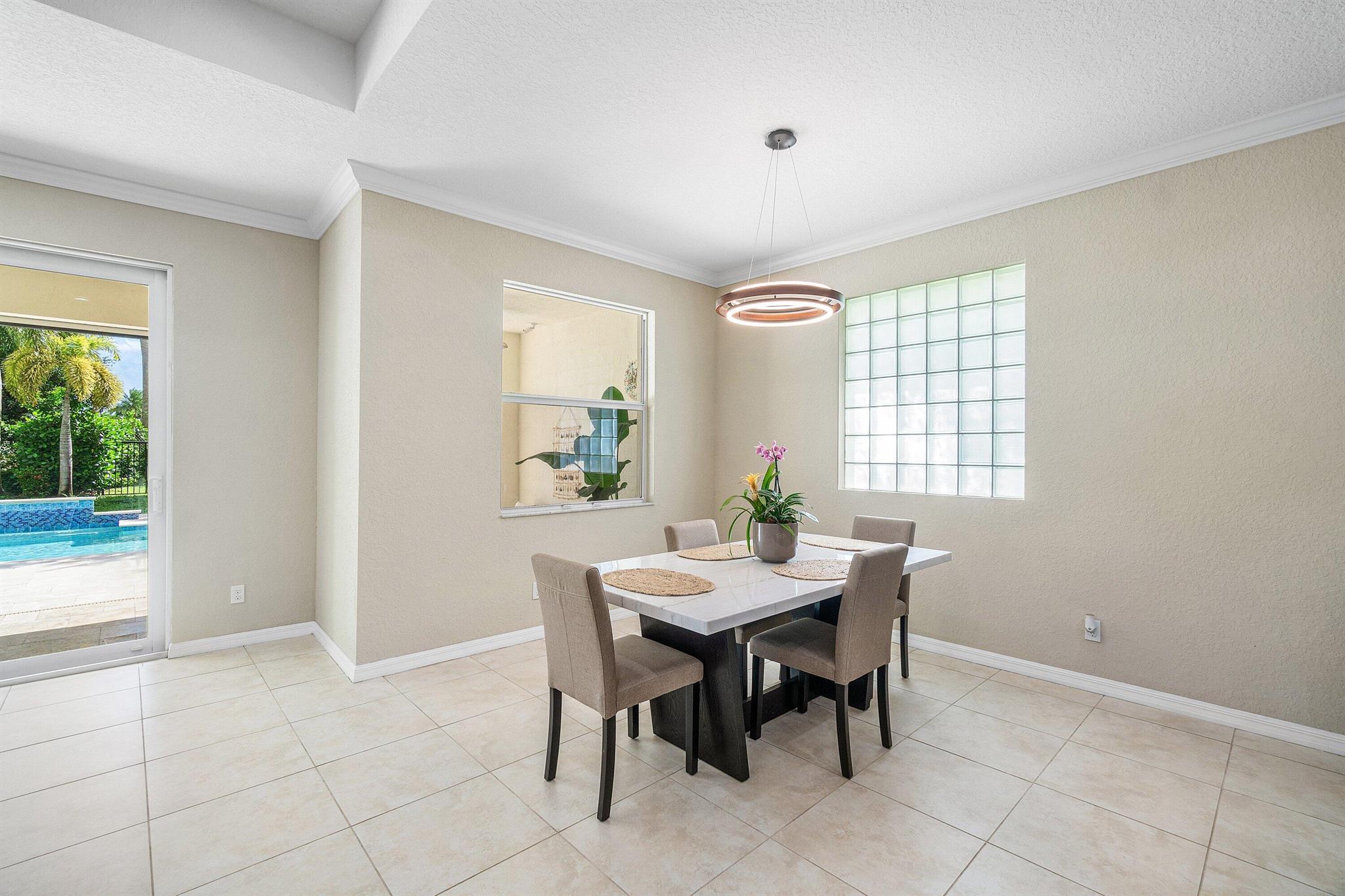 VISTA LAGO - Residential