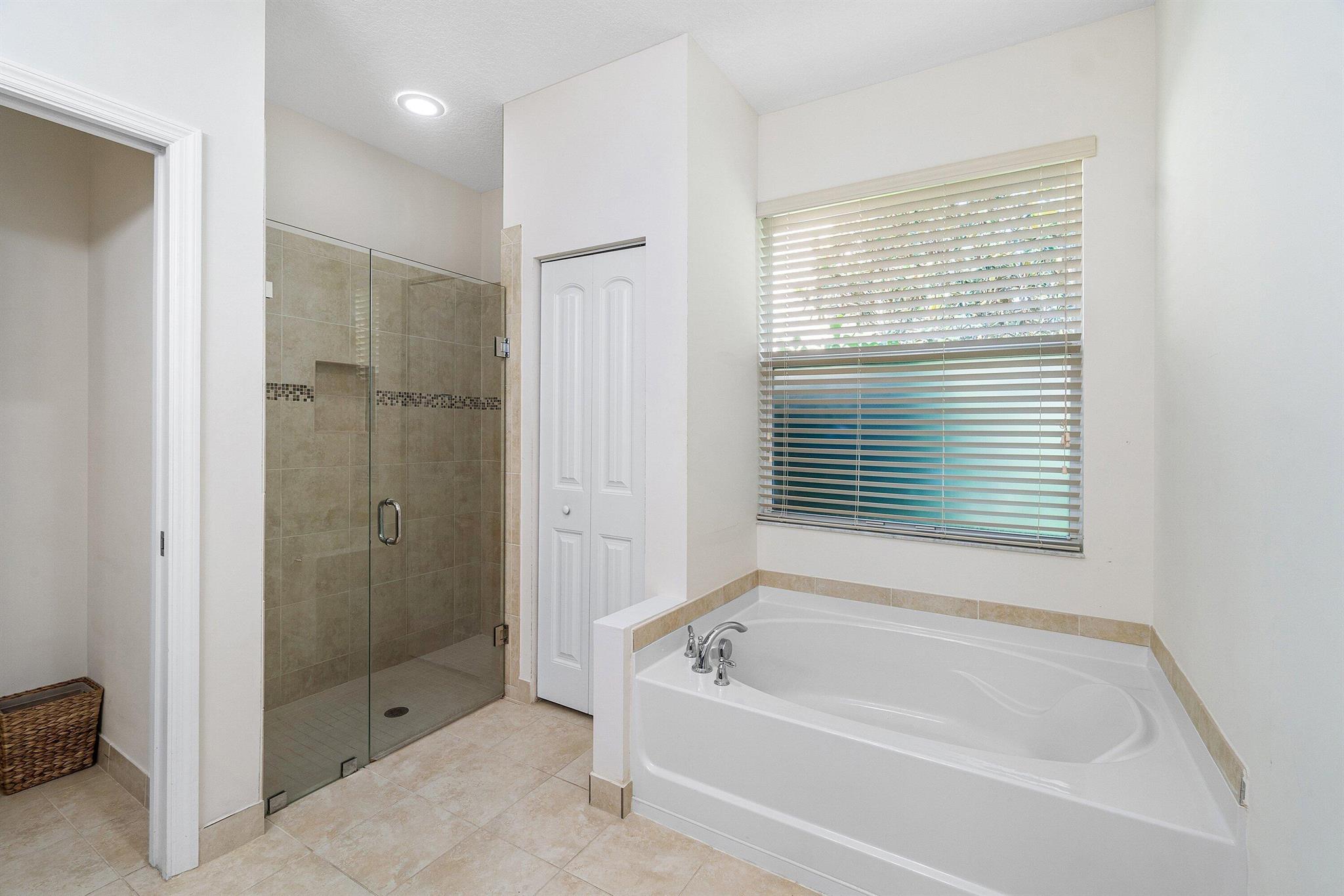 VISTA LAGO - Residential