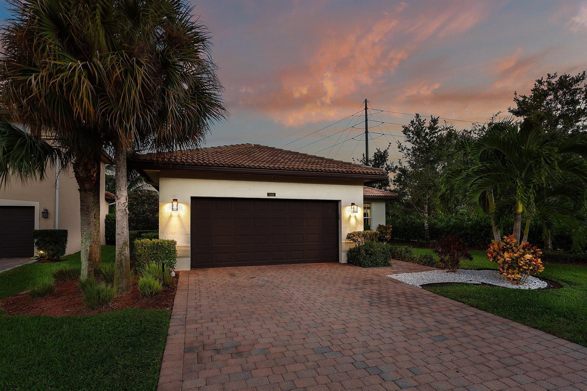 VISTA LAGO - Residential