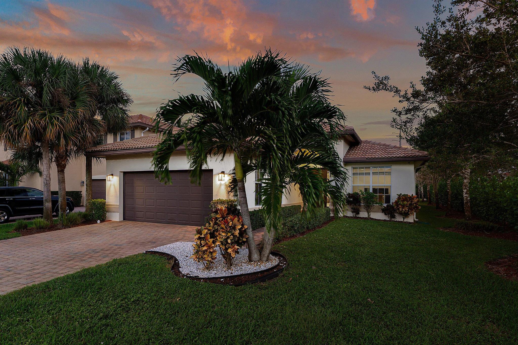 VISTA LAGO - Residential