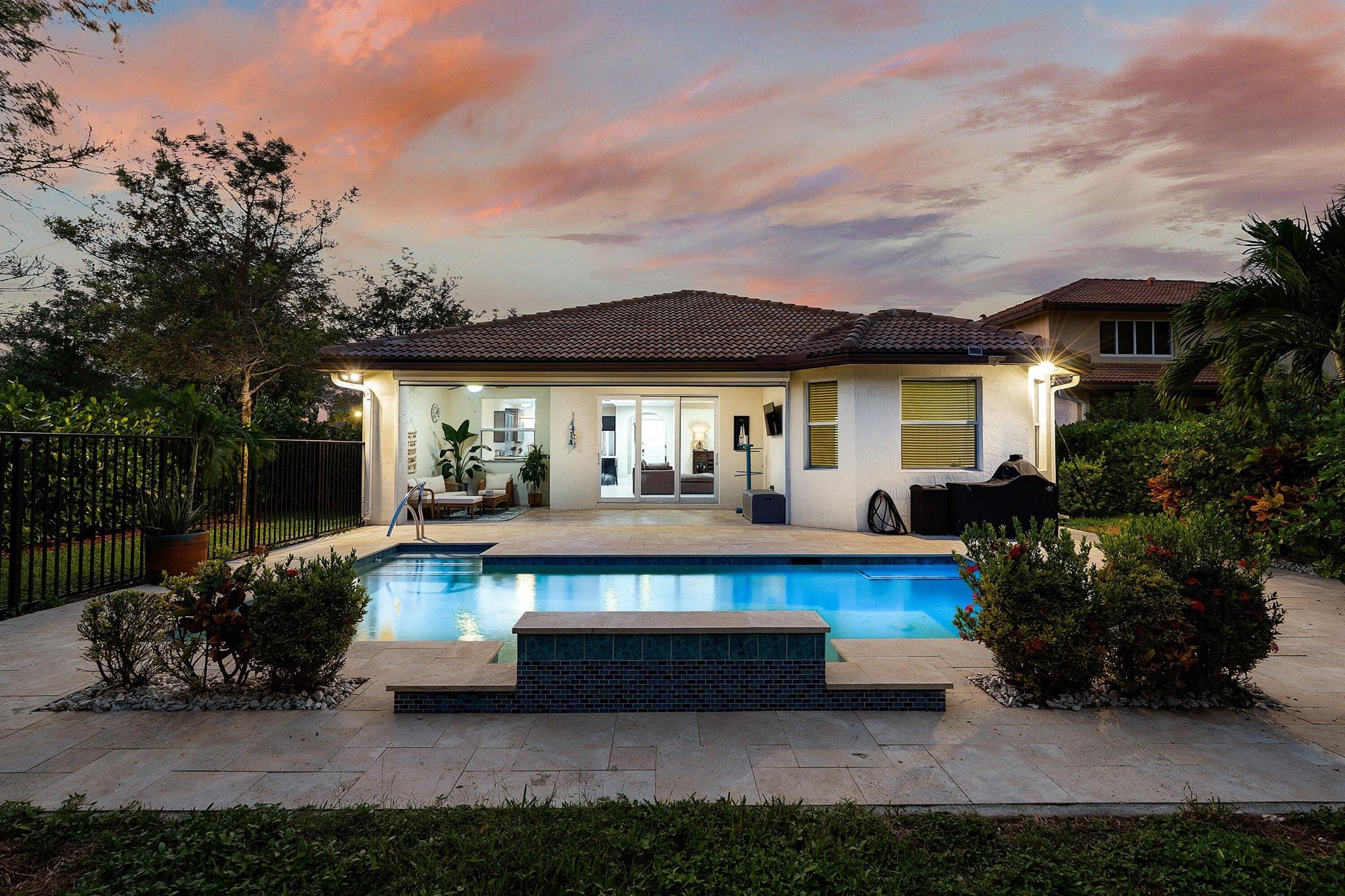 VISTA LAGO - Residential