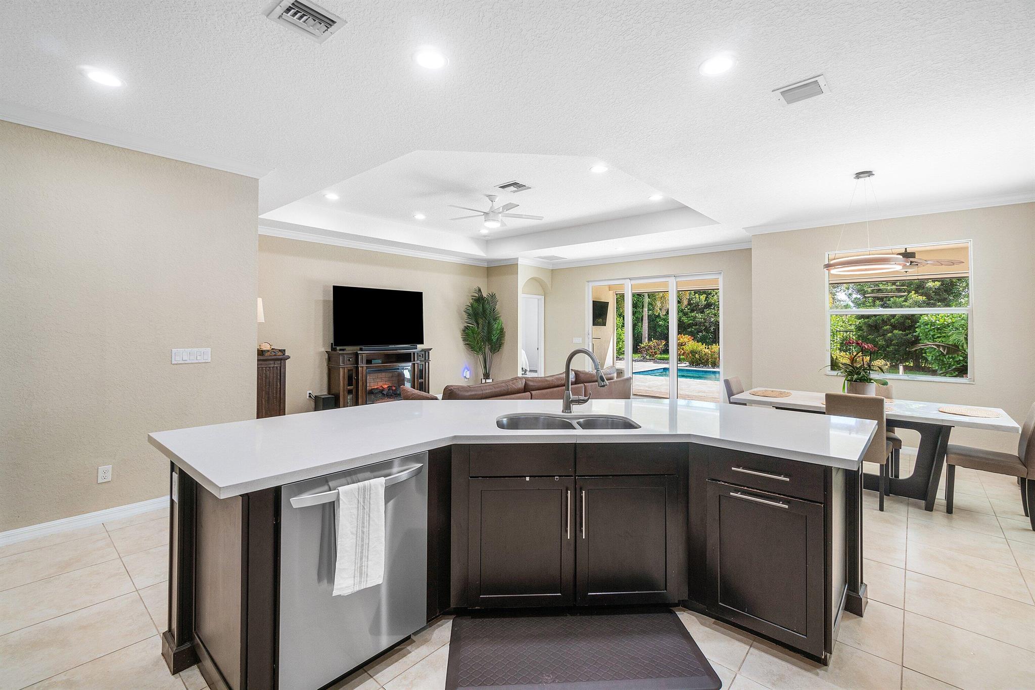 VISTA LAGO - Residential