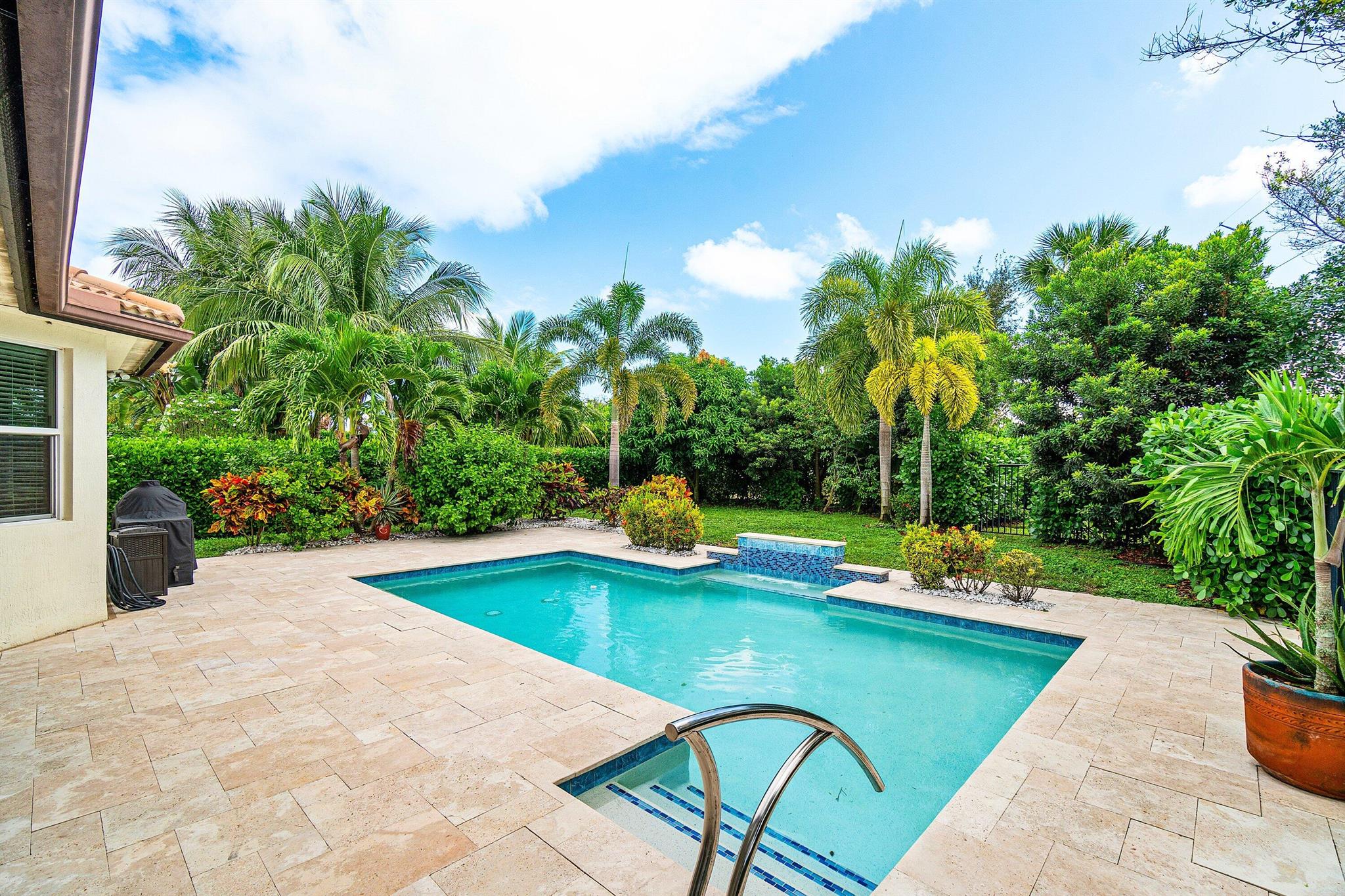 VISTA LAGO - Residential