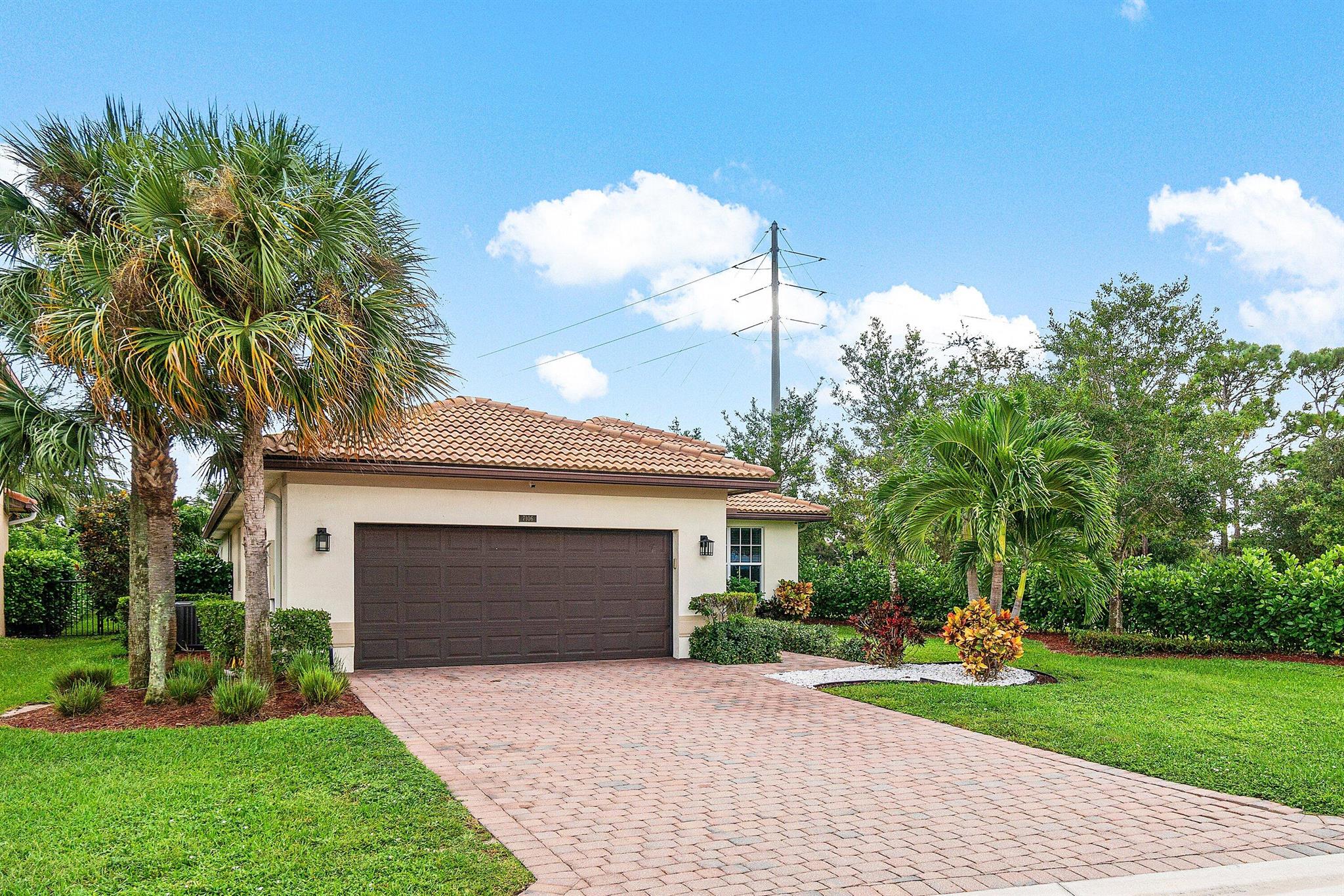 VISTA LAGO - Residential