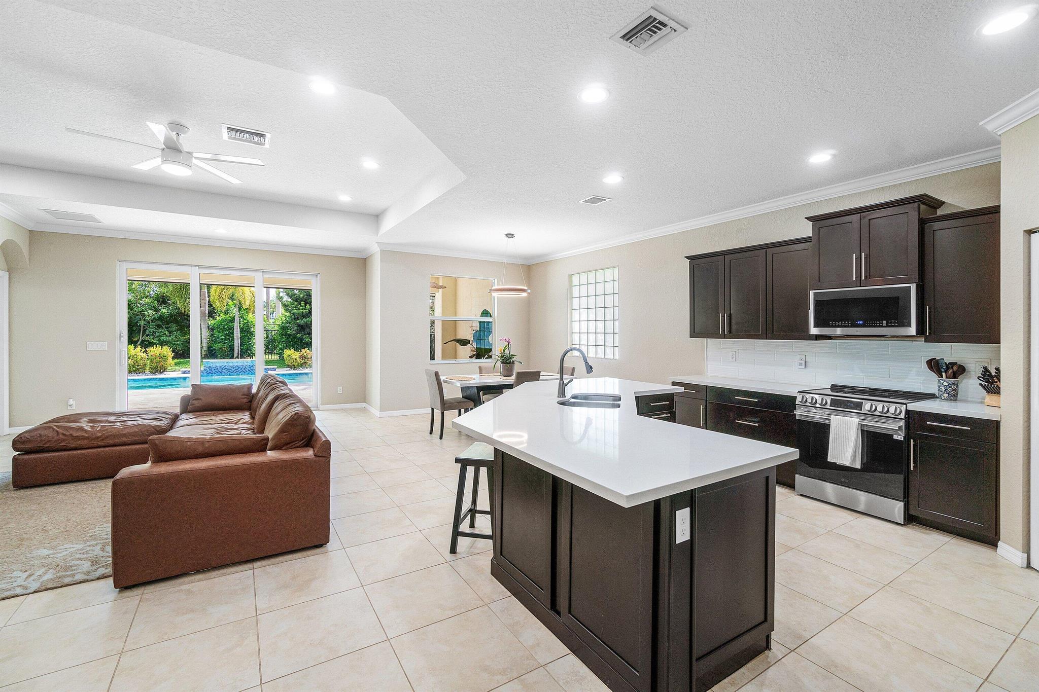 VISTA LAGO - Residential