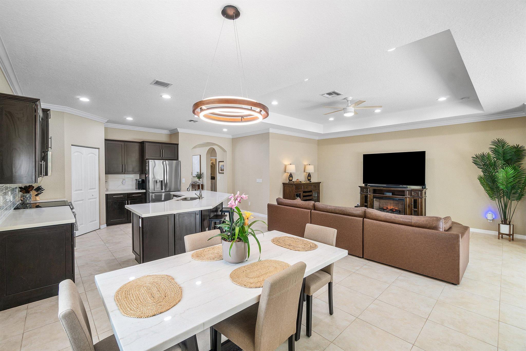 VISTA LAGO - Residential