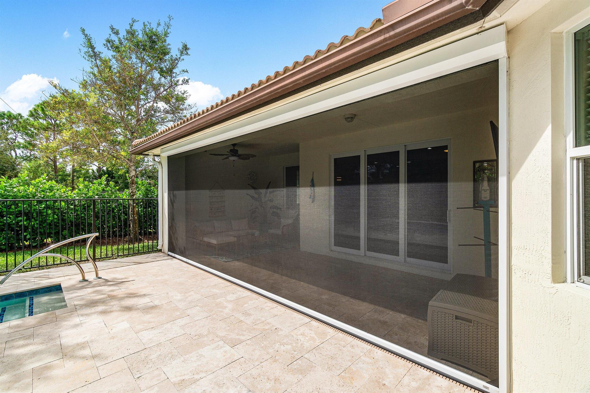 VISTA LAGO - Residential