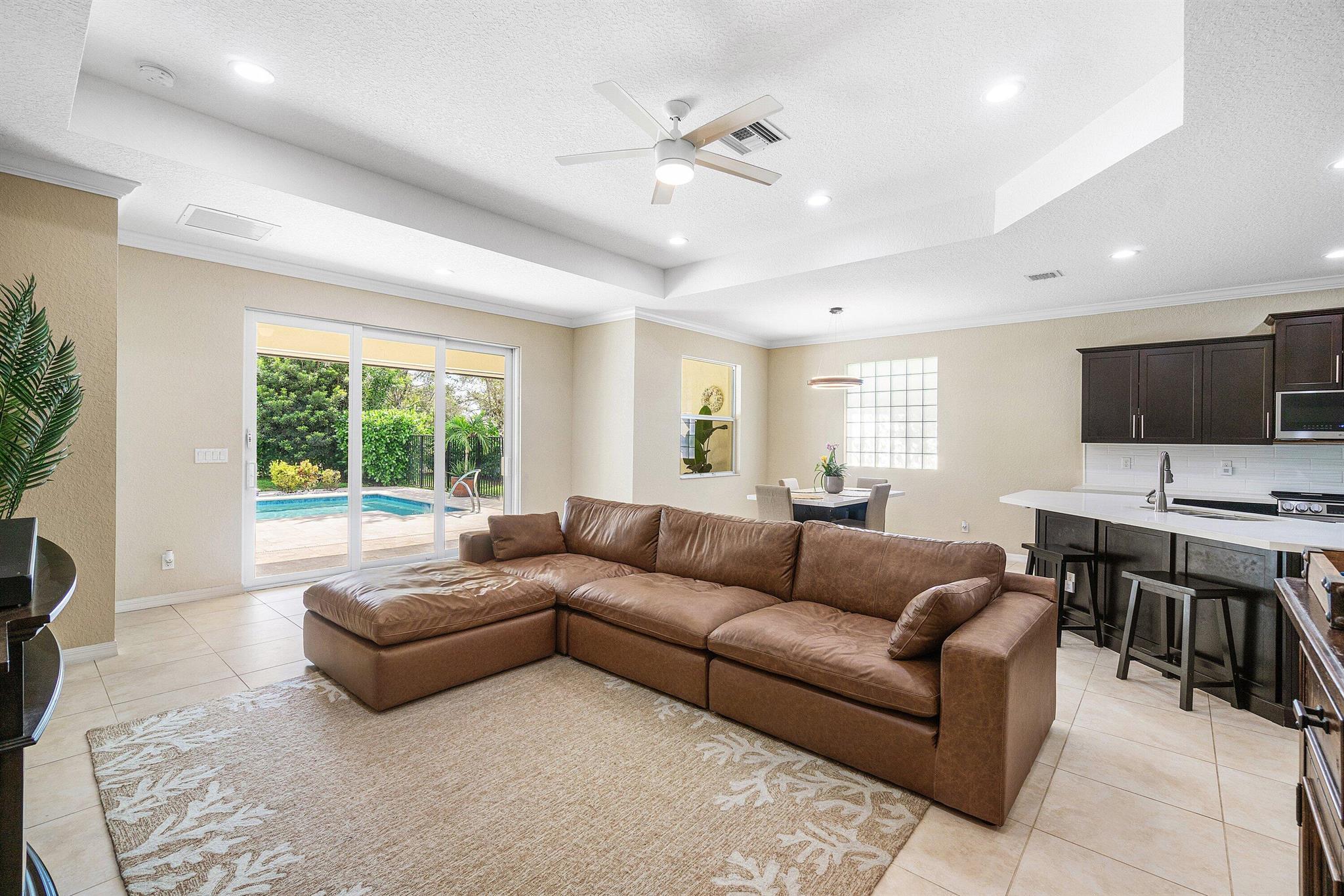 VISTA LAGO - Residential