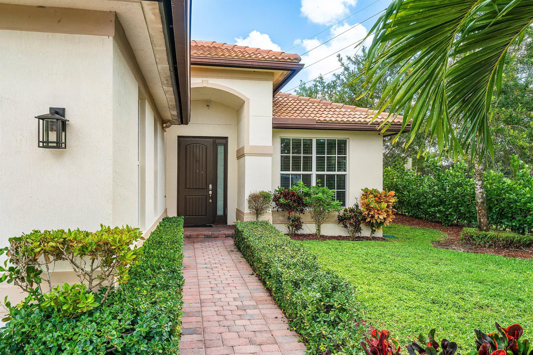 VISTA LAGO - Residential