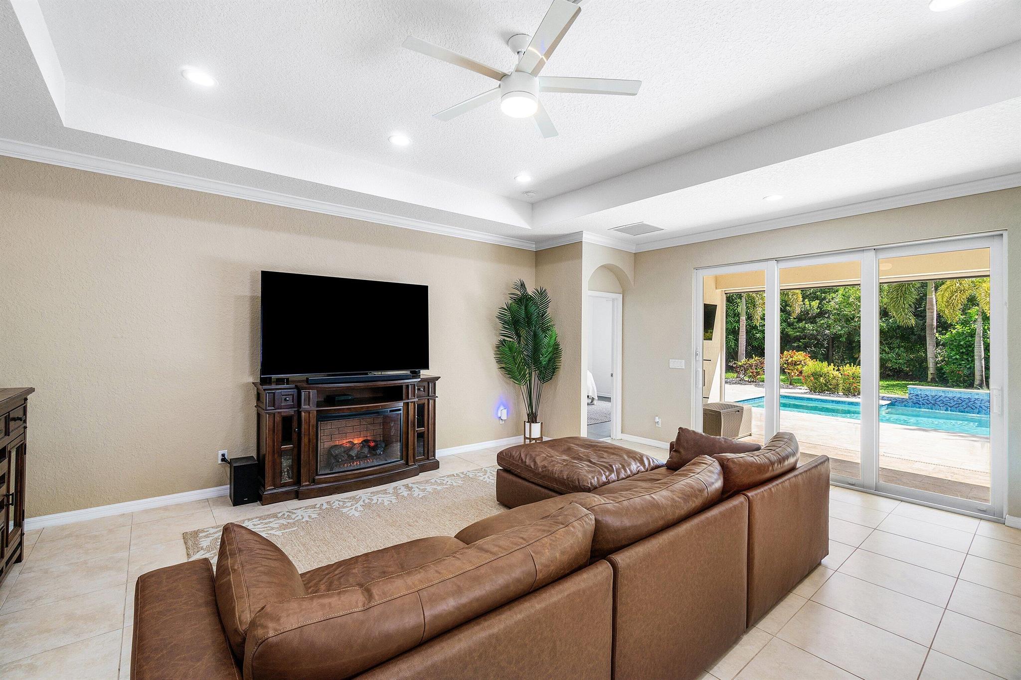 VISTA LAGO - Residential