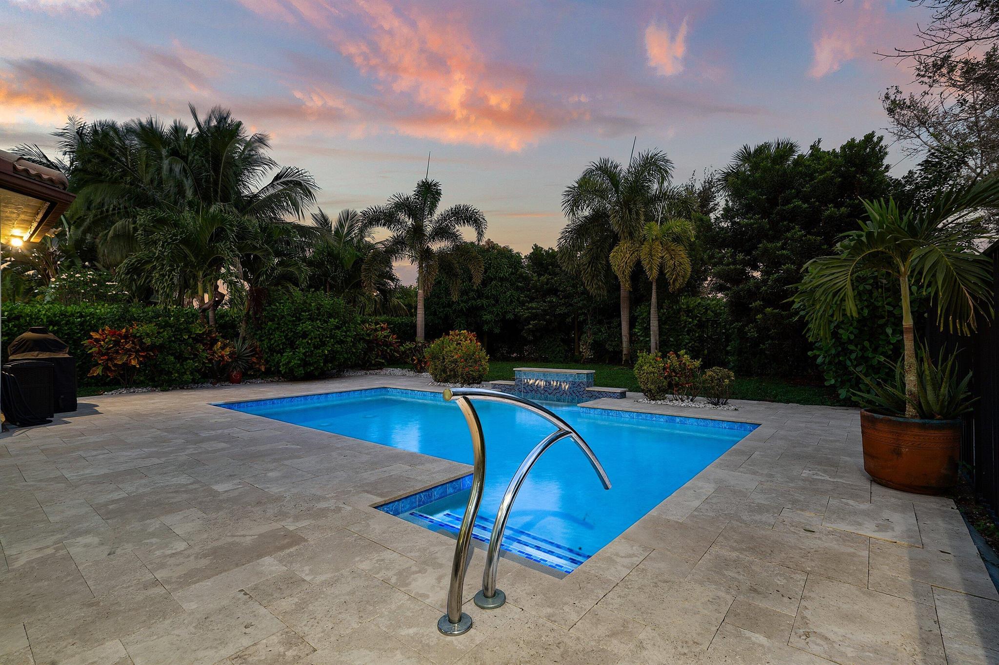 VISTA LAGO - Residential