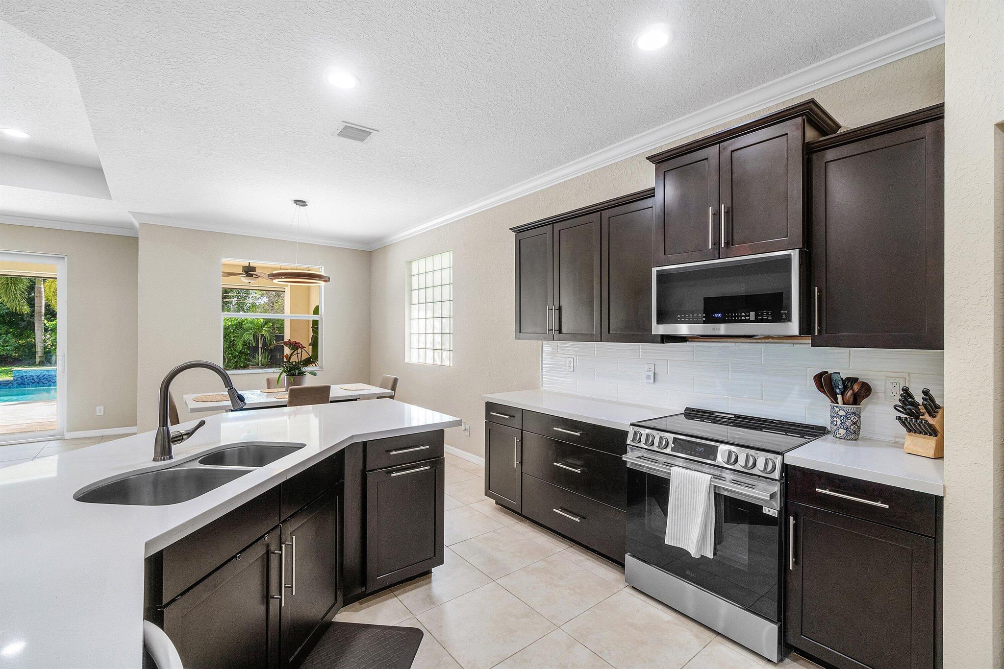 VISTA LAGO - Residential