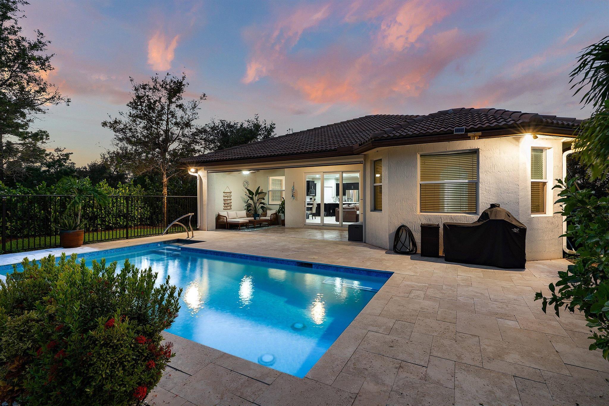 VISTA LAGO - Residential