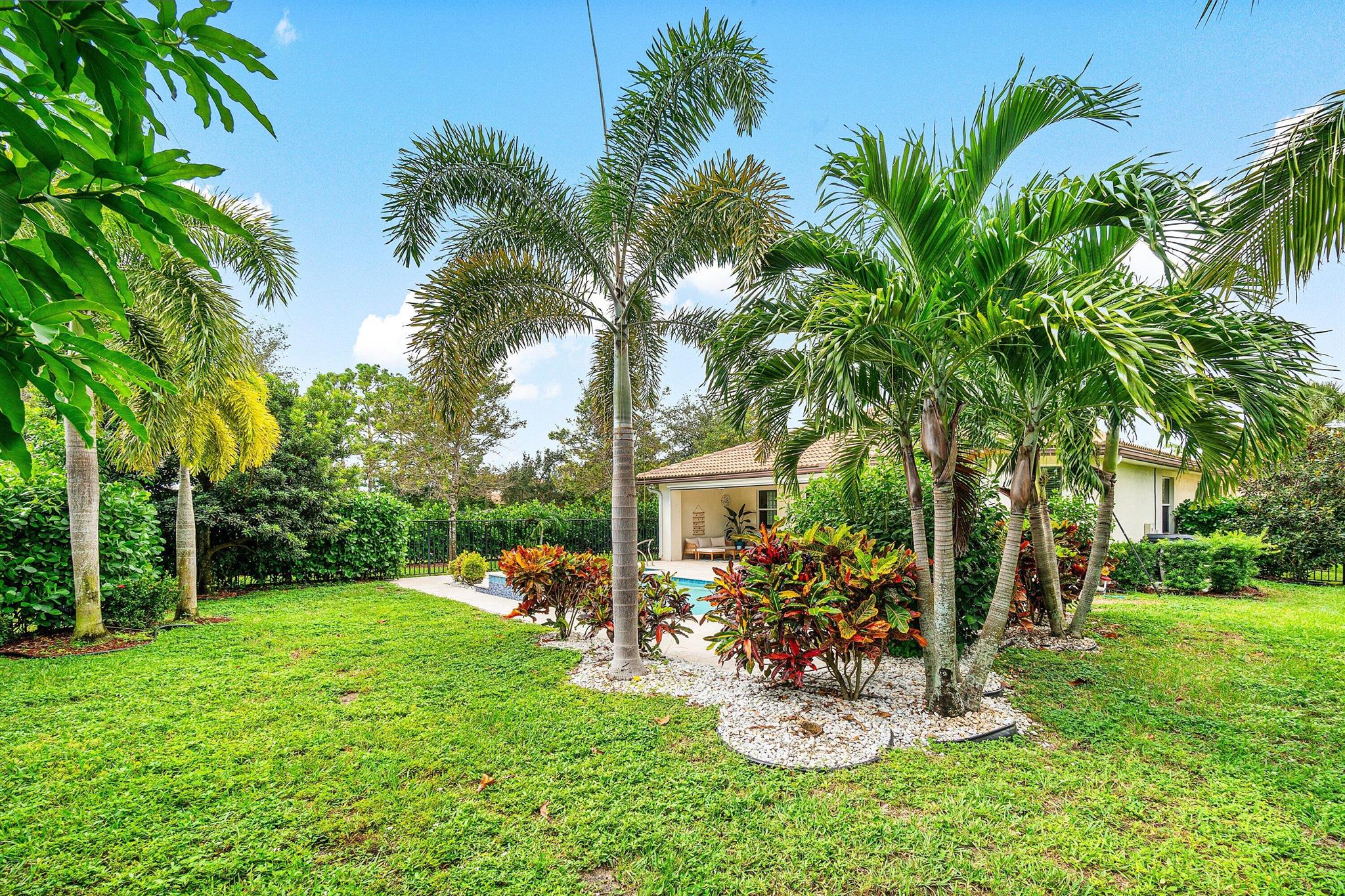 VISTA LAGO - Residential