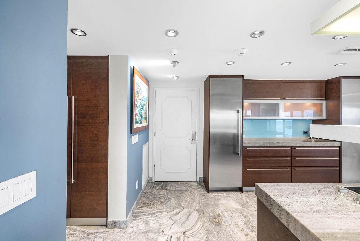 OCEAN REEF TOWERS - Residential