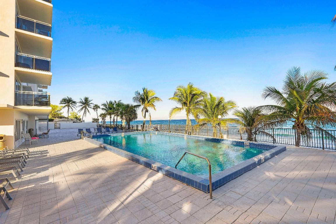 OCEAN REEF TOWERS - Residential