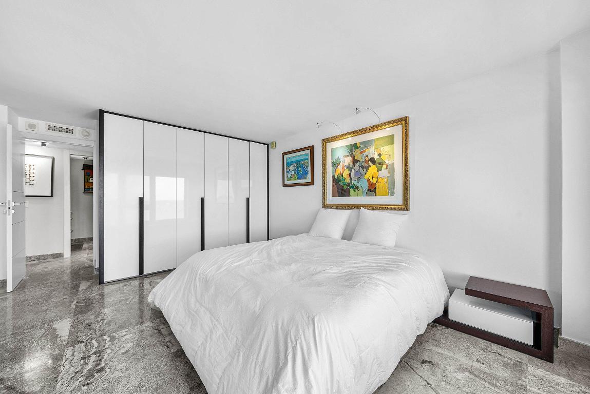 OCEAN REEF TOWERS - Residential