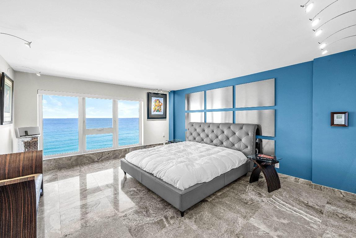 OCEAN REEF TOWERS - Residential