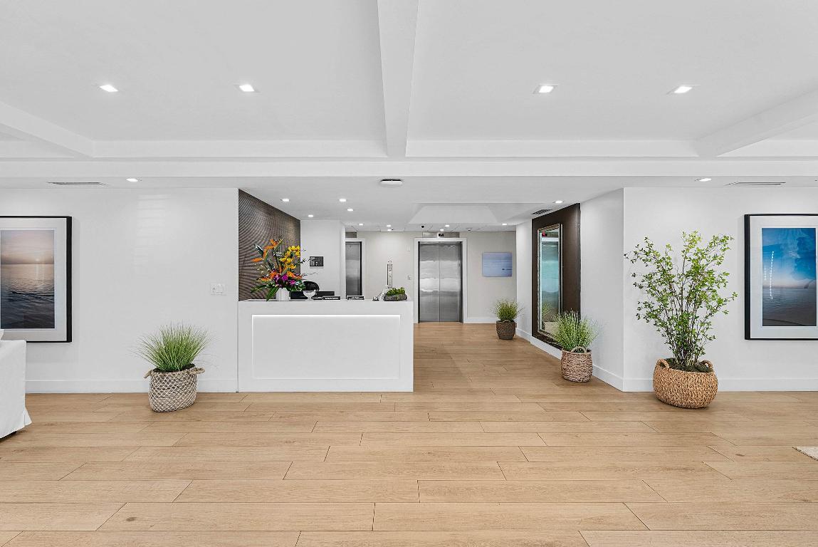 OCEAN REEF TOWERS - Residential