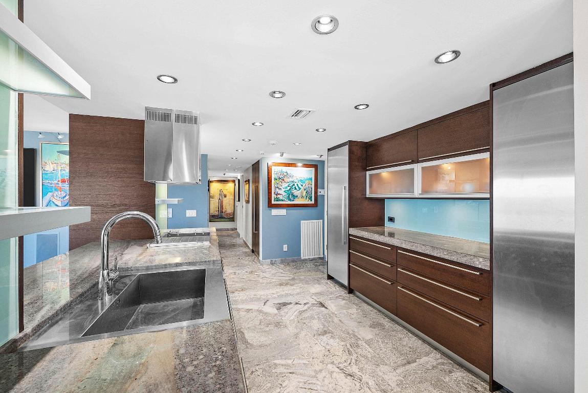 OCEAN REEF TOWERS - Residential