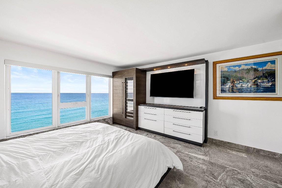 OCEAN REEF TOWERS - Residential